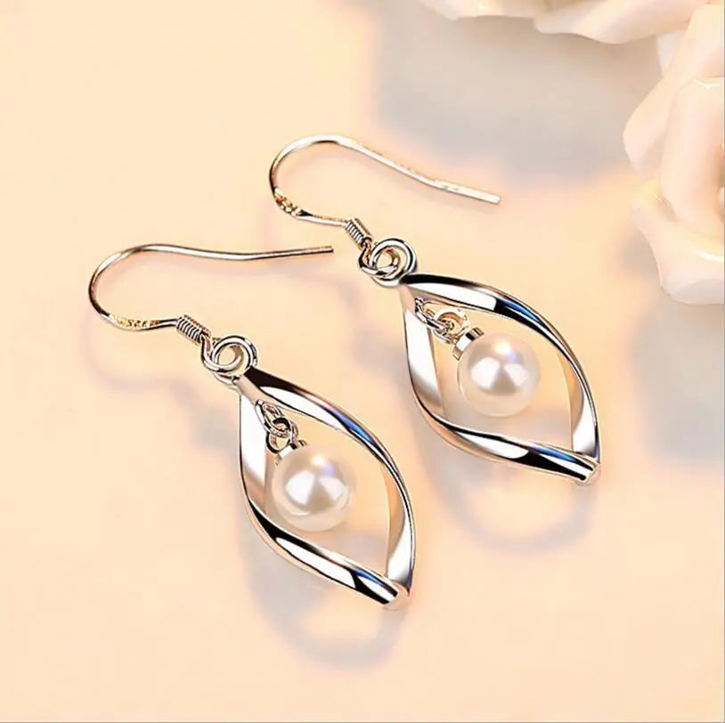 Romantic Pearl Earring for Special Moments