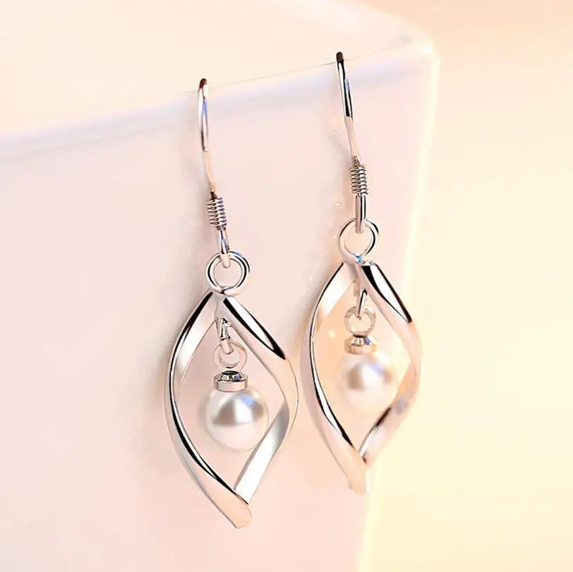 Romantic Pearl Earring for Special Moments