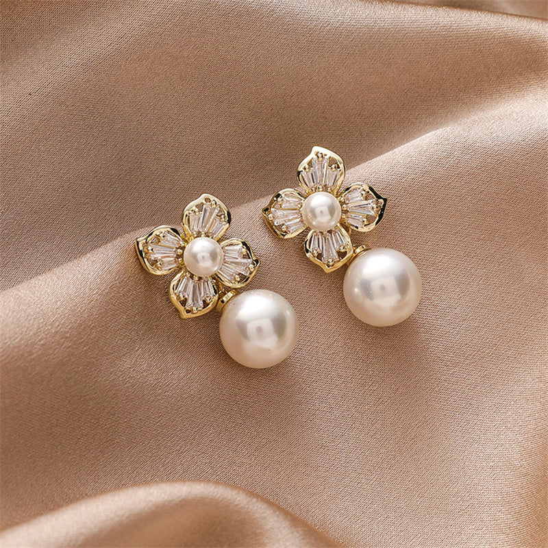 Charming Pearl Earring for Any Occasion