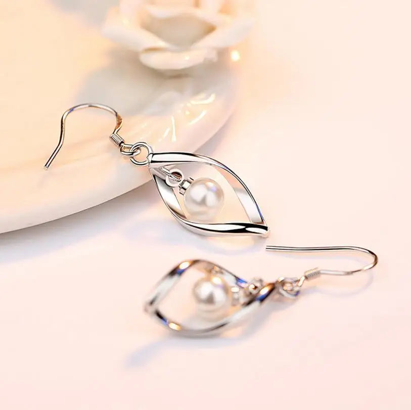 Romantic Pearl Earring for Special Moments