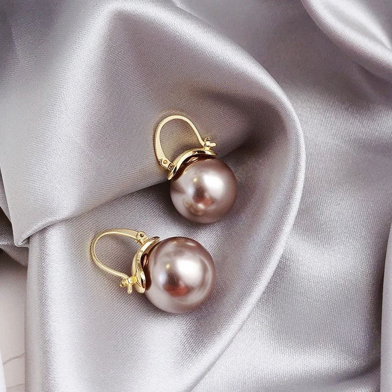 Elegant Gold Earring for Every Occasion