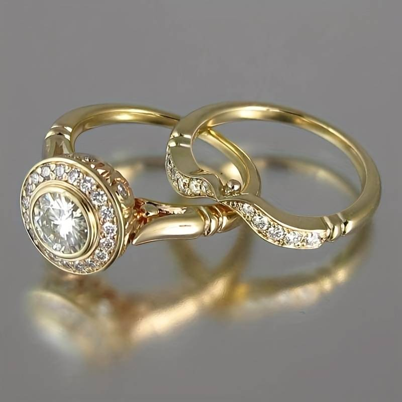 Classic Gold Ring with Timeless Appeal